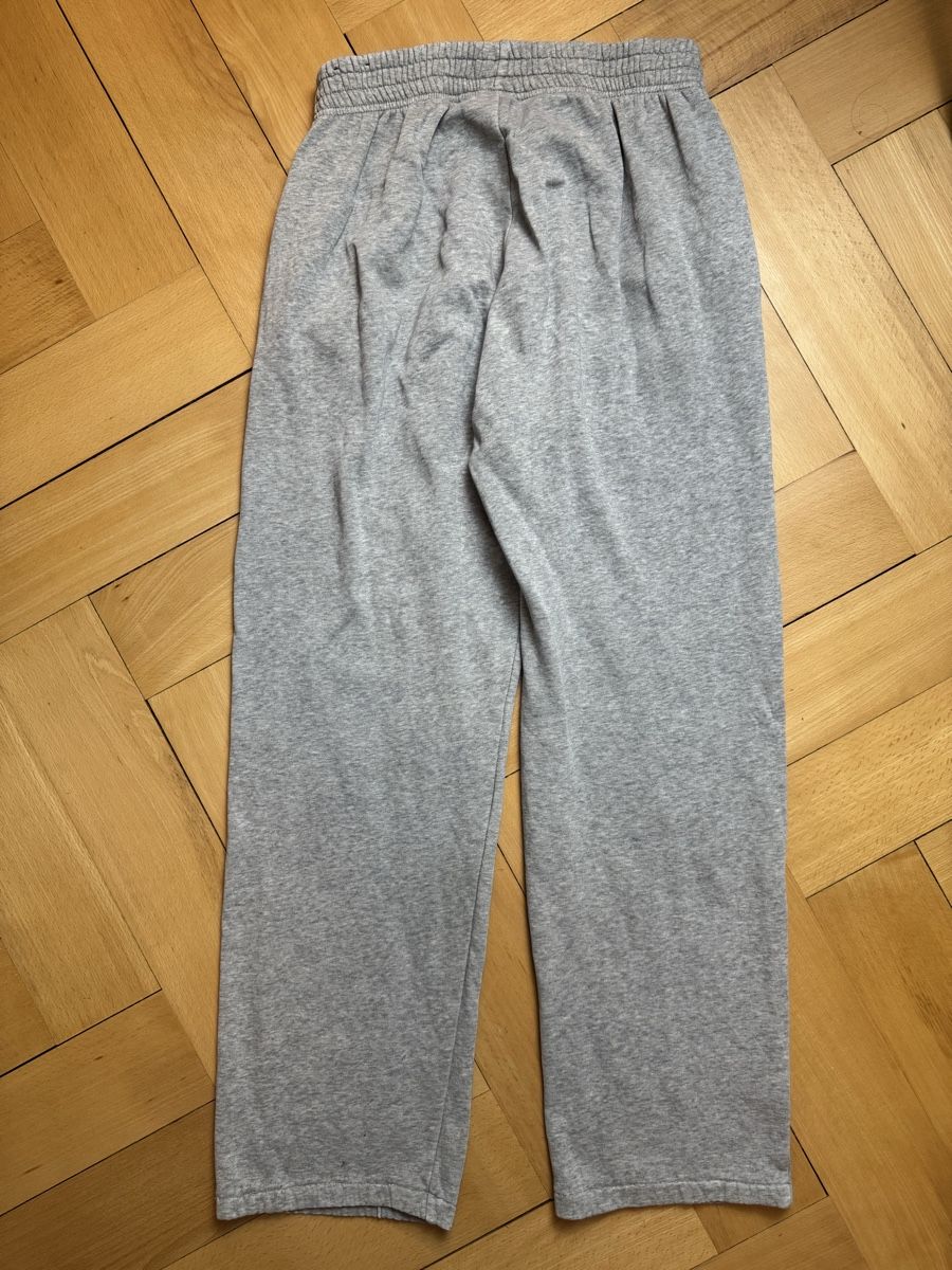 Nike Pantaloni: Nike Trainingshose grau – Usato da Bern venduto da Mancini 1