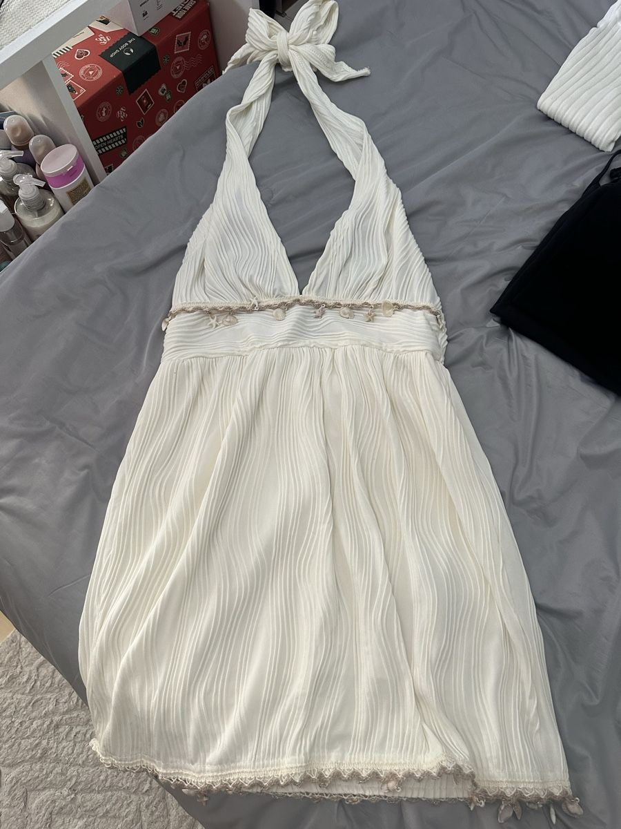 Shein Vestiti: Weisses Neckholder-Kleid mit Muscheldetails – Nuovo (secondo la descrizione) da Rhäzüns venduto da romina._gr