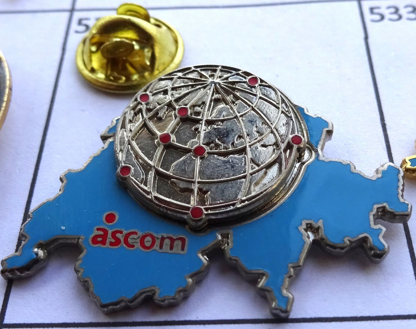 Placchette & Badge: Pin ASCOM  Schweiz Welt – Usato da Utzenstorf venduto da BUtter81