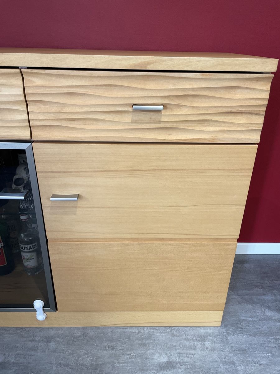 Livique Büffets: Sideboard mit Vitrine Kernbuche teilmassiv – Gebraucht aus Lutzenberg von  3