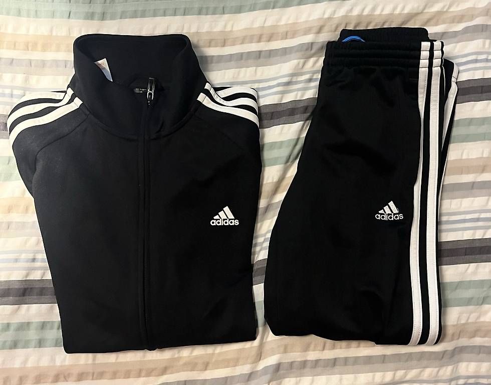 Lots de vêtements: Ensemble Adidas  – D'occasion à Chavannes-Renens par luc_52p8 1