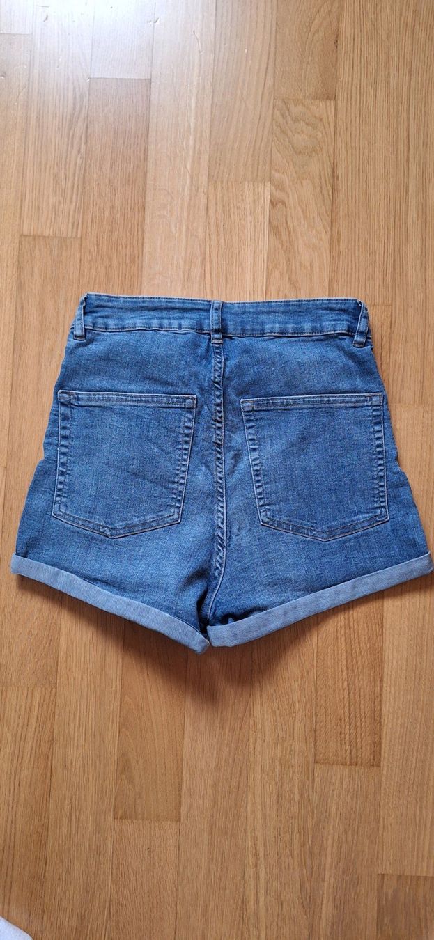 H&M Jeans: Divided, short en jeans – Neuf (Voir description) à Lussery-Villars par pousinete02 1