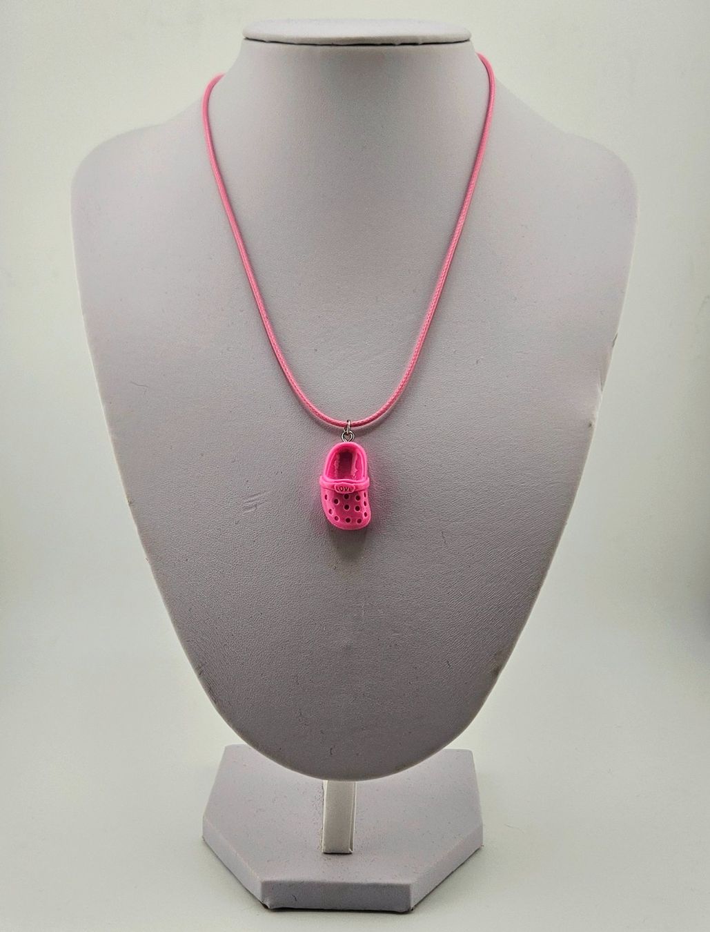 Catenine: Damenhalskette mit Crocs Anhänger Pink/Rosa – Nuovo e nell'imballaggio originale da Thalwil venduto da Seesteine 1