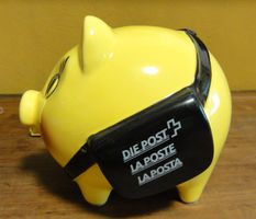 Sparschwein mit Post-Logo, gelb