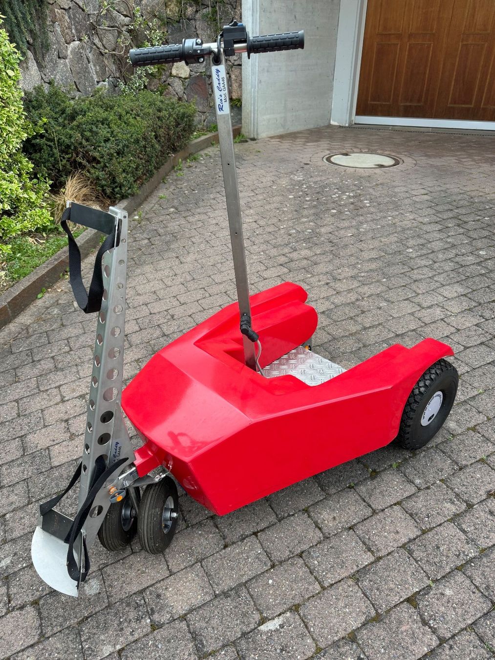 Veicoli elettrici: Golf Caddy - elektrisch, leicht, kompakt und rot – Usato da Waltenschwil venduto da Caddy26 1