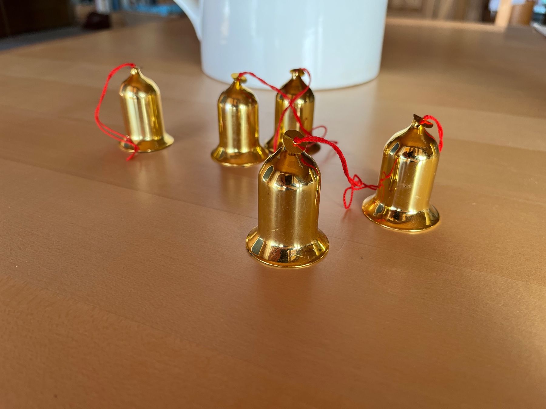 Tutte le decorazioni: goldene Glasglöcklein – Nuovo (secondo la descrizione) da Hinwil venduto da maf_5gzt