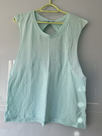 Top d'été turquoise, taille L, dos travaillé - tendance!