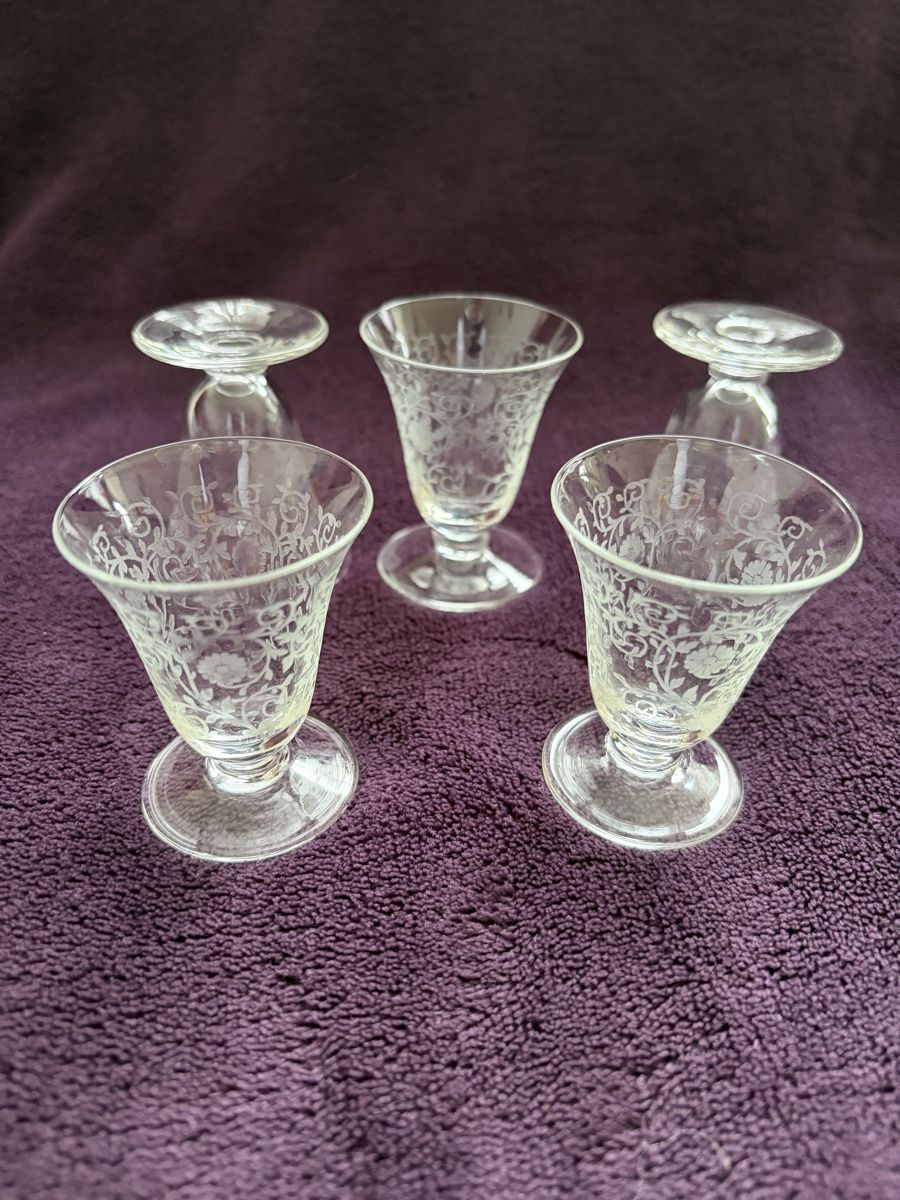 Gläser: Vintage Likör-Set / Karaffe mit 5 Gläsern – Gebraucht aus Oberönz von Nobs-Bern