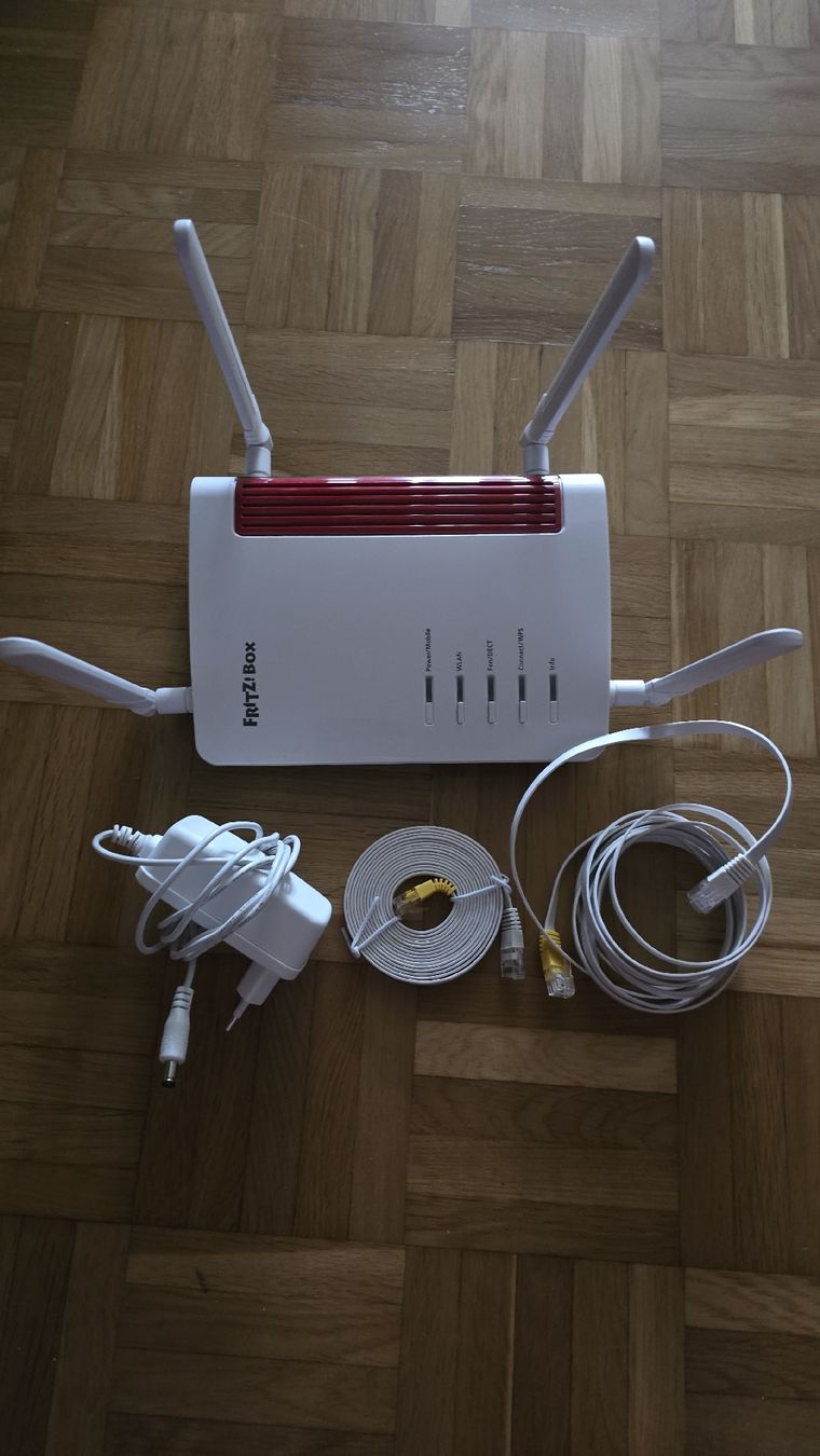 Fritz Modem & Router: FRITZ!Box 6850 5G - Version mit 4 Aussenantennen – Usato da Zürich venduto da rolf290