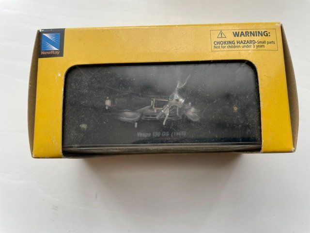 Vespa Kit di modellismo & Modellini statici: Vespa 1/32 – Nuovo e nell'imballaggio originale da Ursy venduto da DK8 1