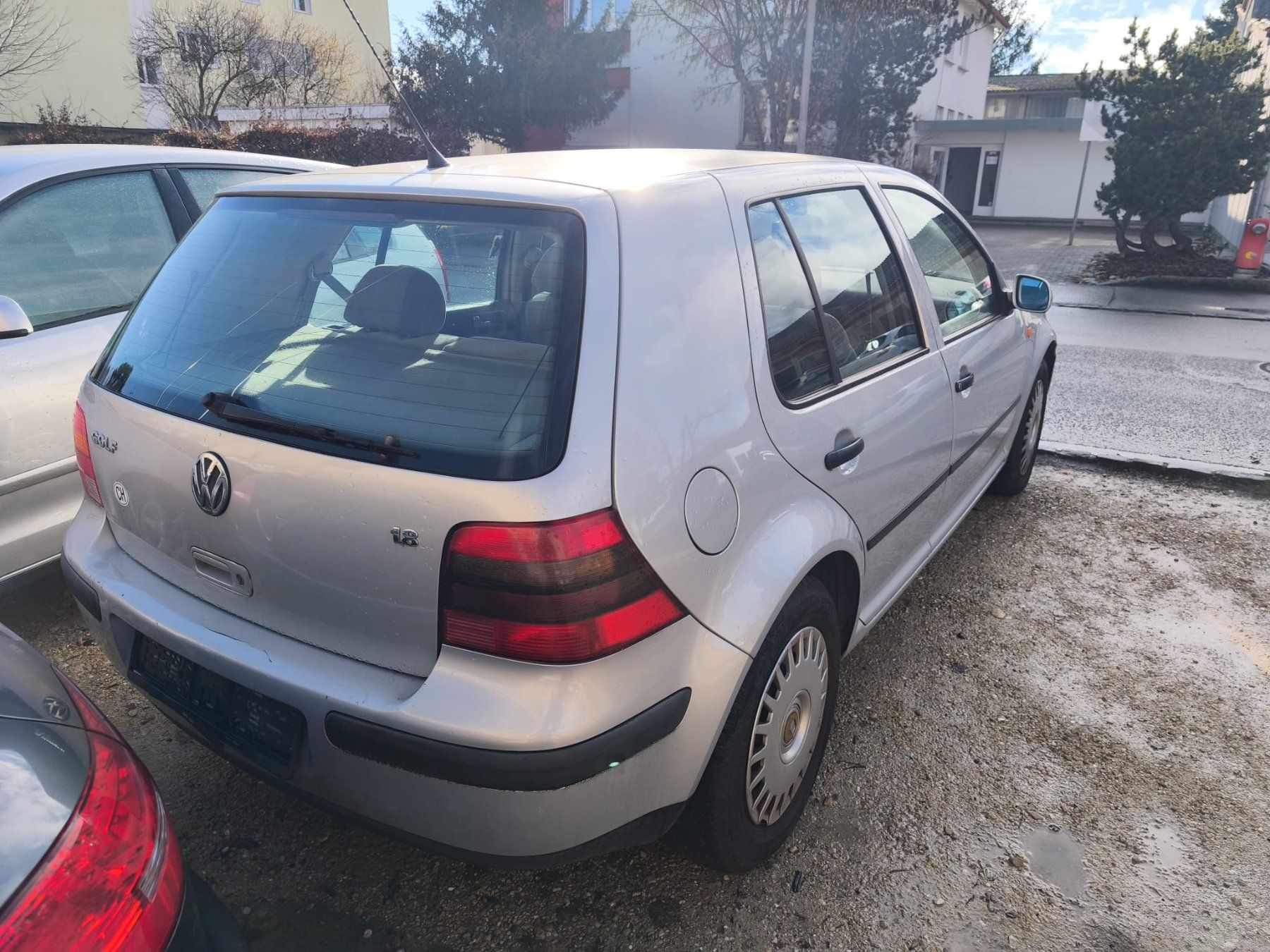 VW Automobili: VW Golf 4 1.8 – Usato da Biel/Bienne venduto da SayaGarage 4