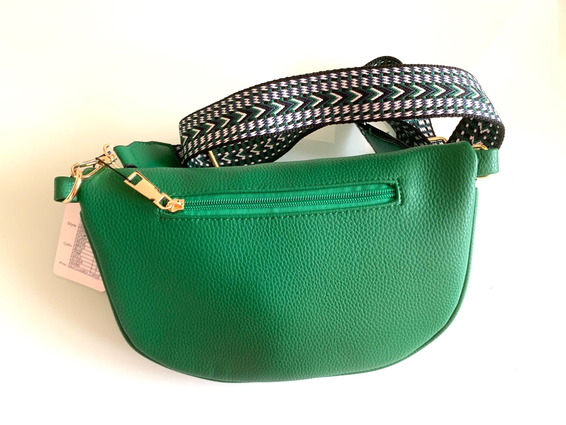 Taschen für Damen: BAUCHTASCHE, UMHÄNGETASCHE Grün – Neu und originalverpackt aus Adliswil von Jessik0 2
