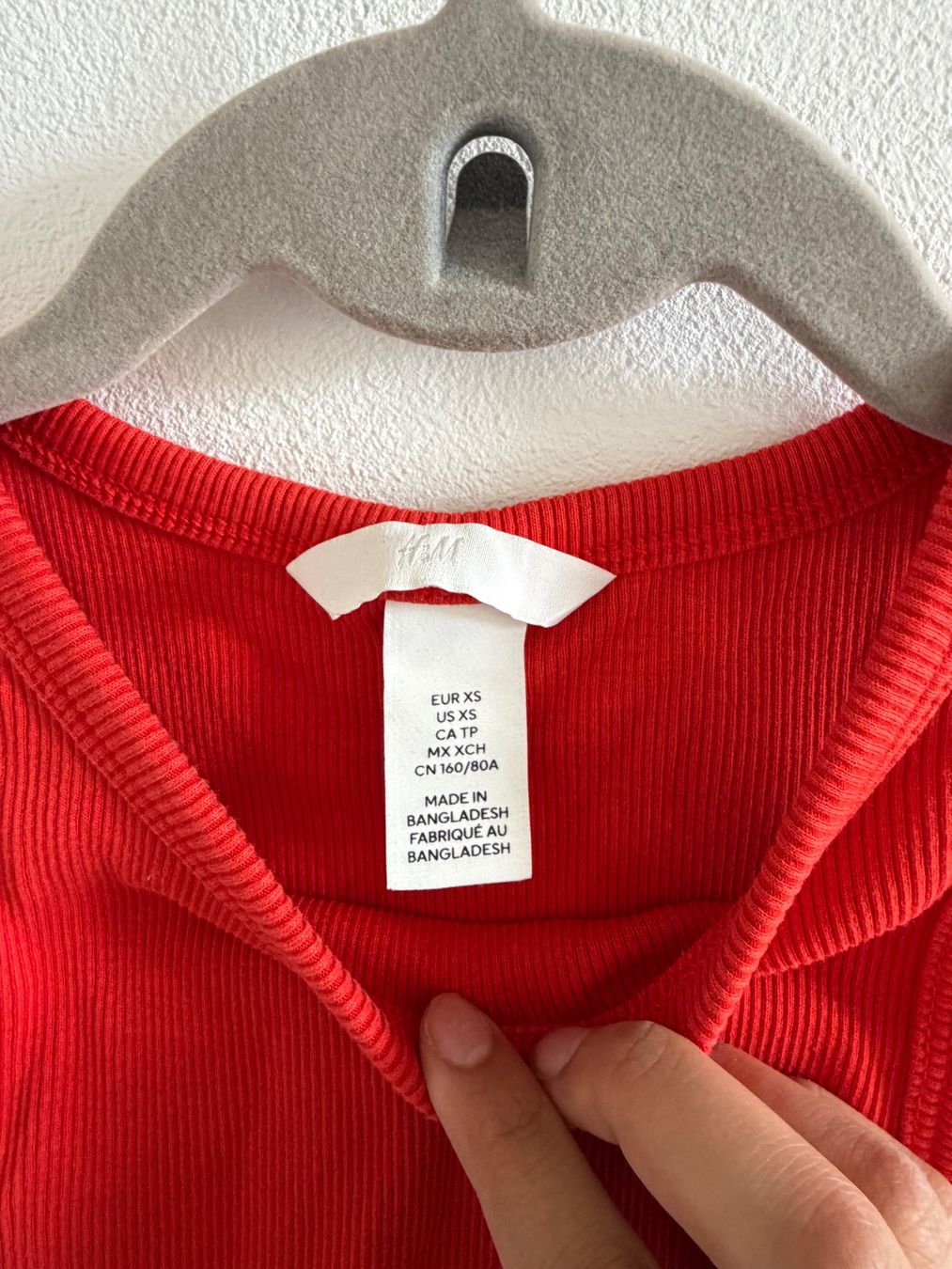 H&M Top: H&M red tank top – Usato da Winterthur venduto da 200_g8ht 1
