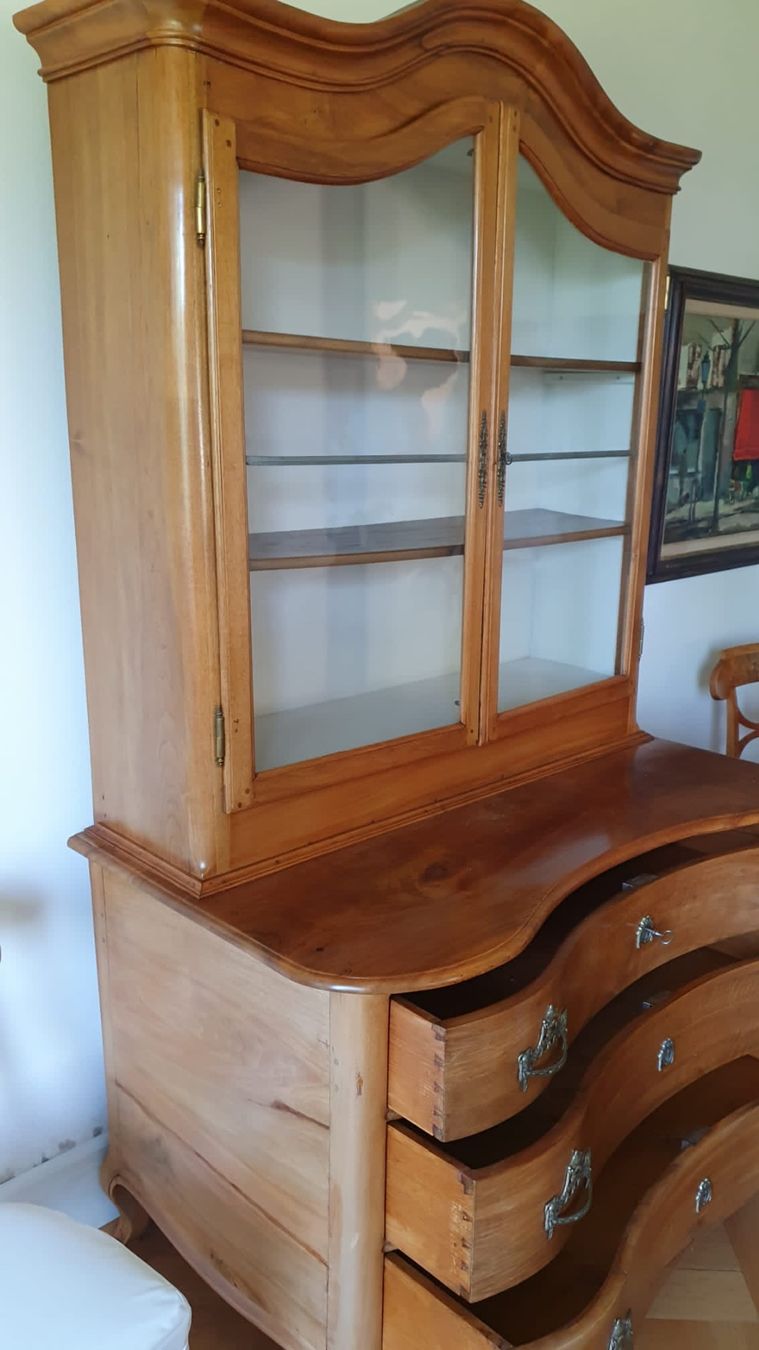 Cassettiere: ANTIKE WELLEN KOMMODE MIT AUFSATZ(VITRINE) – Usato da Dietikon venduto da brocki-eyra 2