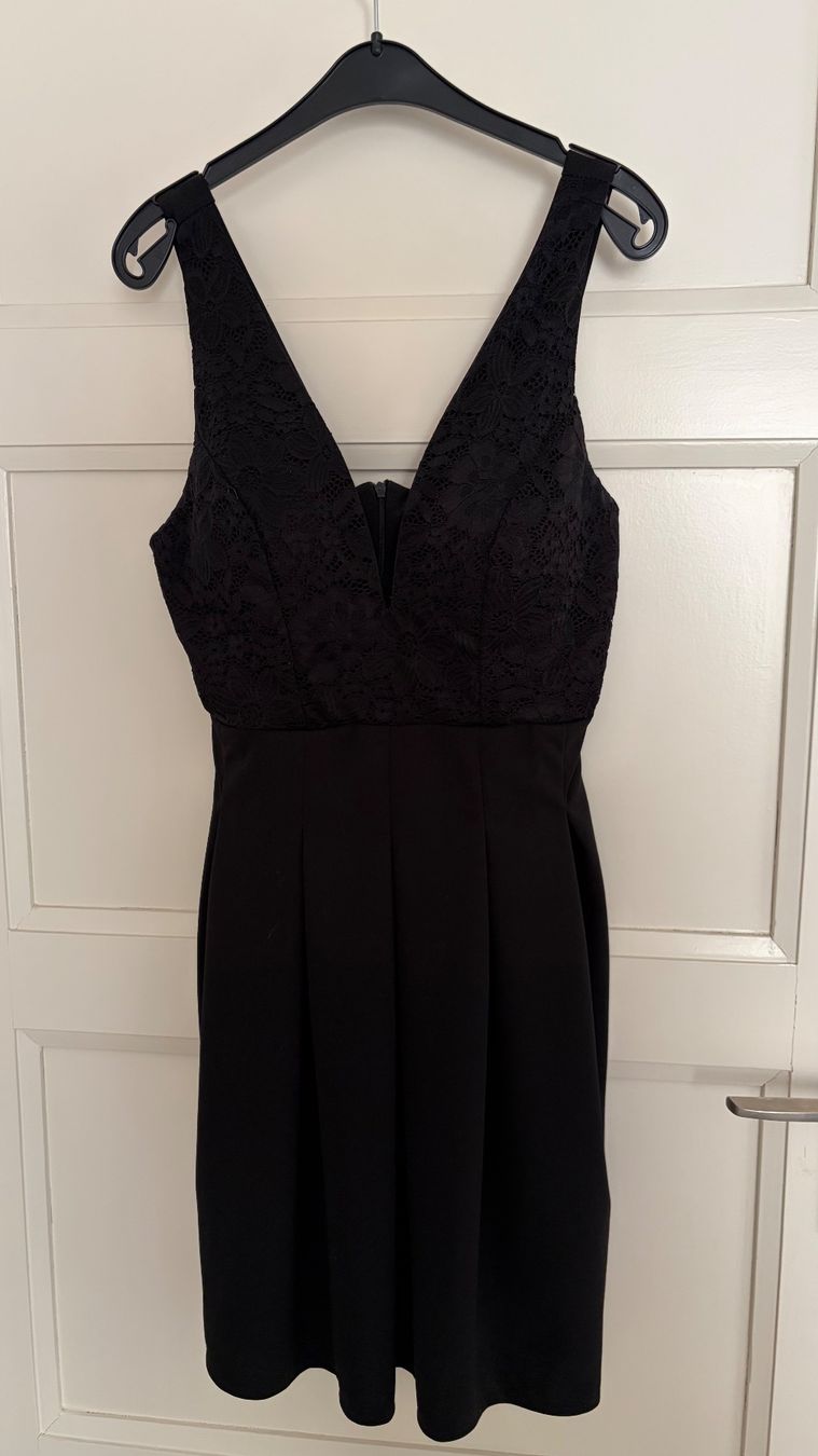 Vestiti: Kurzes schwarzes Kleid – Nuovo (secondo la descrizione) da Wollerau venduto da sid_g2jc