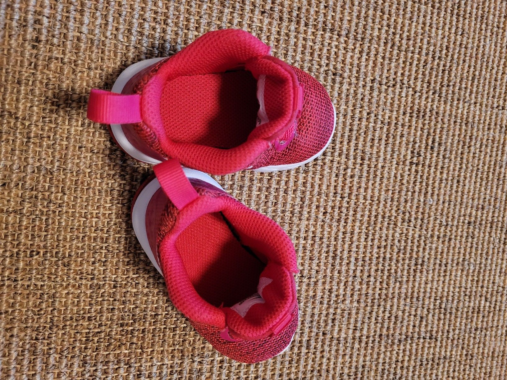 Nike Scarpe per ragazzi: Baby Nike Schuhe Gr. 18.5 - neu!! – Nuovo (secondo la descrizione) da Lütisburg venduto da amerika123 4
