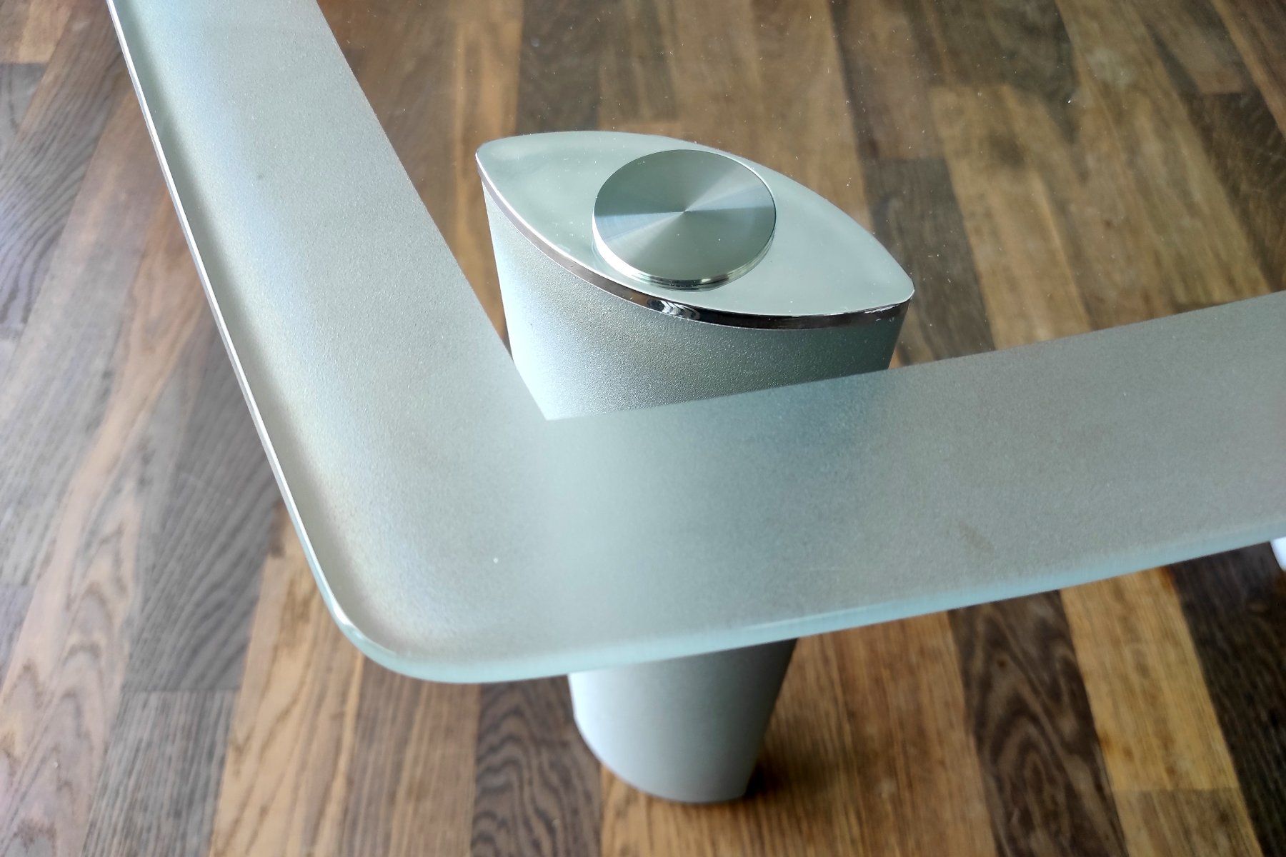 Tables: Couchtisch mit Glasplatte und Alufüssen – D'occasion à Niederurnen par Simarik 2