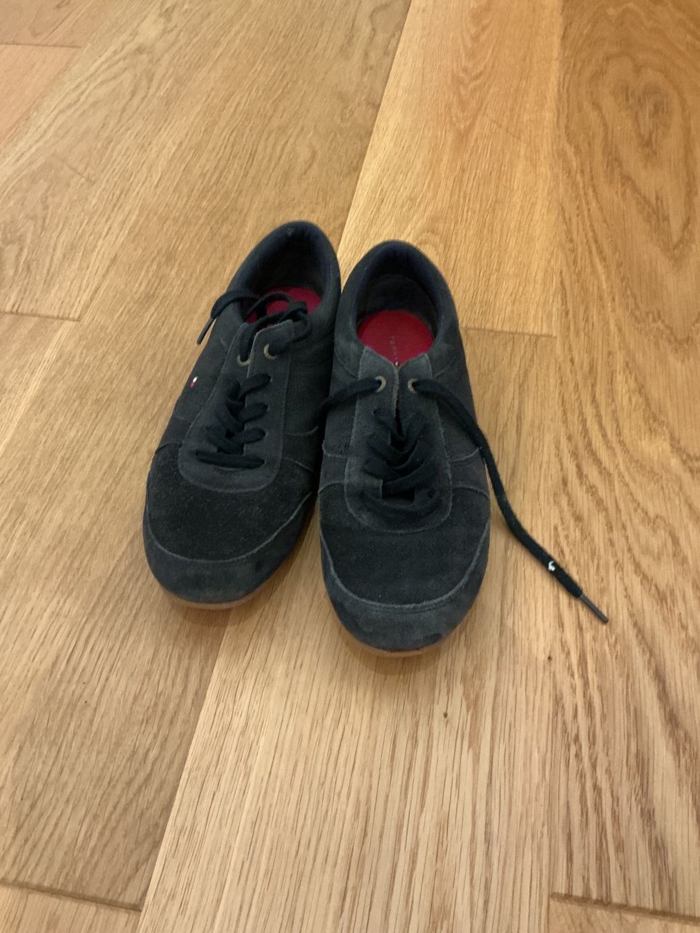Tommy Hilfiger Scarpe da donna: Tommy Hilfiger Sneaker, Gr. 40, Dunkelblau – Usato da Basel venduto da jon_8csg 1