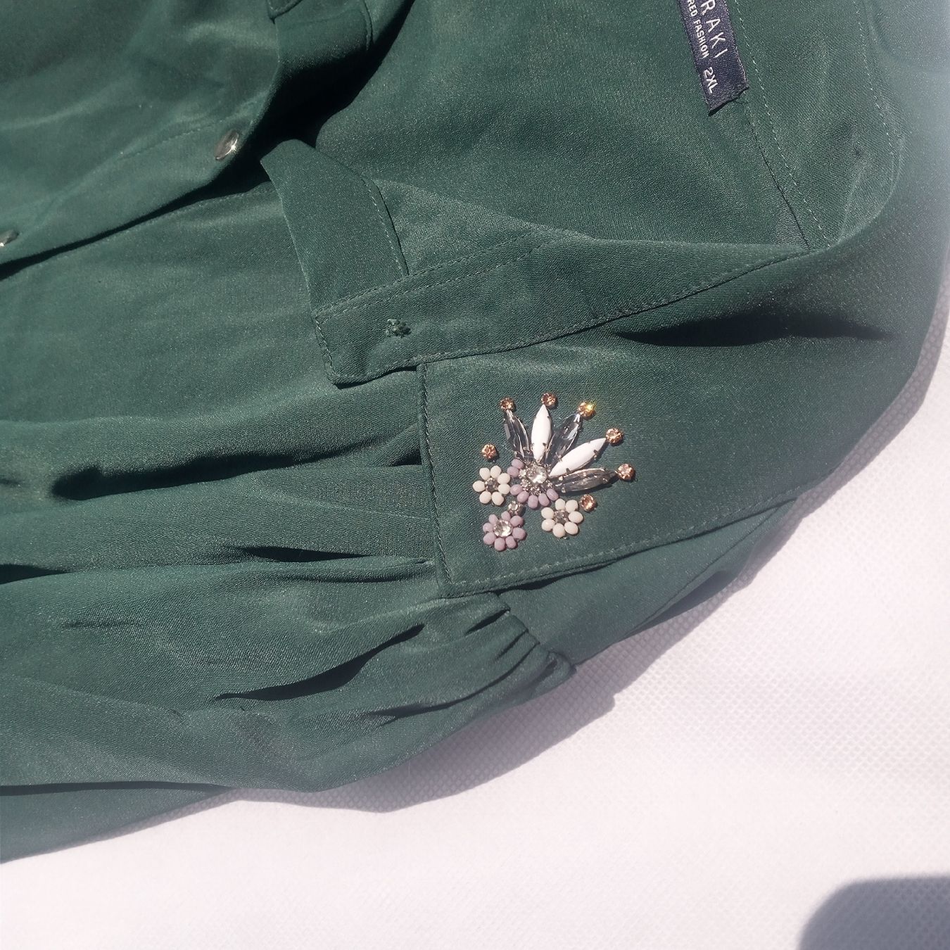 Camicette: Meraki Bluse grün mit Strass Gr. 2XL – Usato da Luzern venduto da toenu23 6