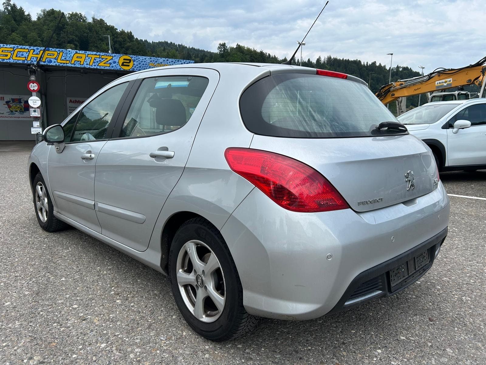 Peugeot Automobili: Peugeot 308 1.6i - Eintauschfahrzeug – Usato da Bäretswil venduto da Oberland-Automobile 4