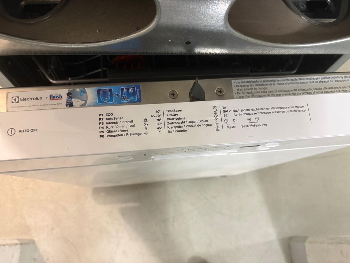 Machines à laver la vaisselle: Electrolux Geschirrspüler  – D'occasion à Rapperswil SG par kat_rw8q 5