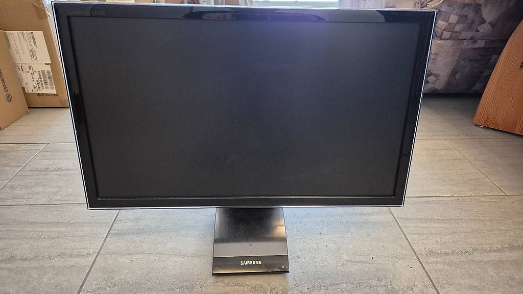 Monitor: Ecran SAMSUNG C23A750X 23" – Usato da Bouveret venduto da willy75 1