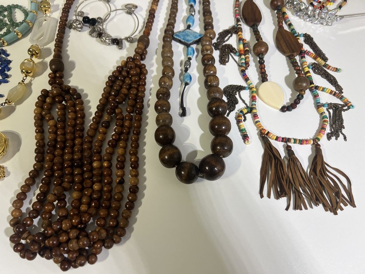 Autres bijoux: Lot de bijoux fantaisie – D'occasion à St-Pierre-Clages par ste_xk6p 1