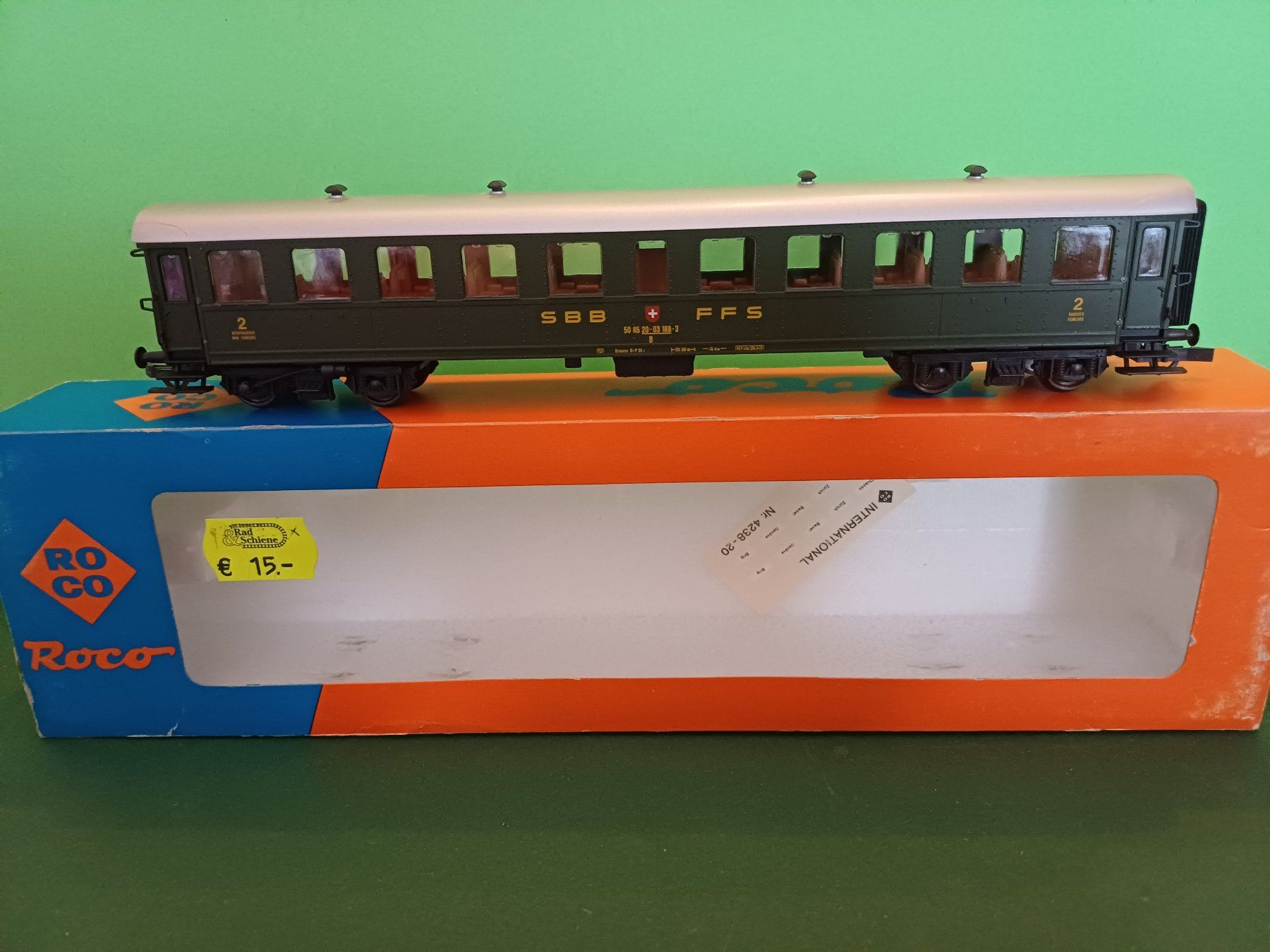 Roco Modellini di ferrovie: Roco Schnellzugwagen 2.Klasse der SBB – Usato da Bassersdorf venduto da darki77