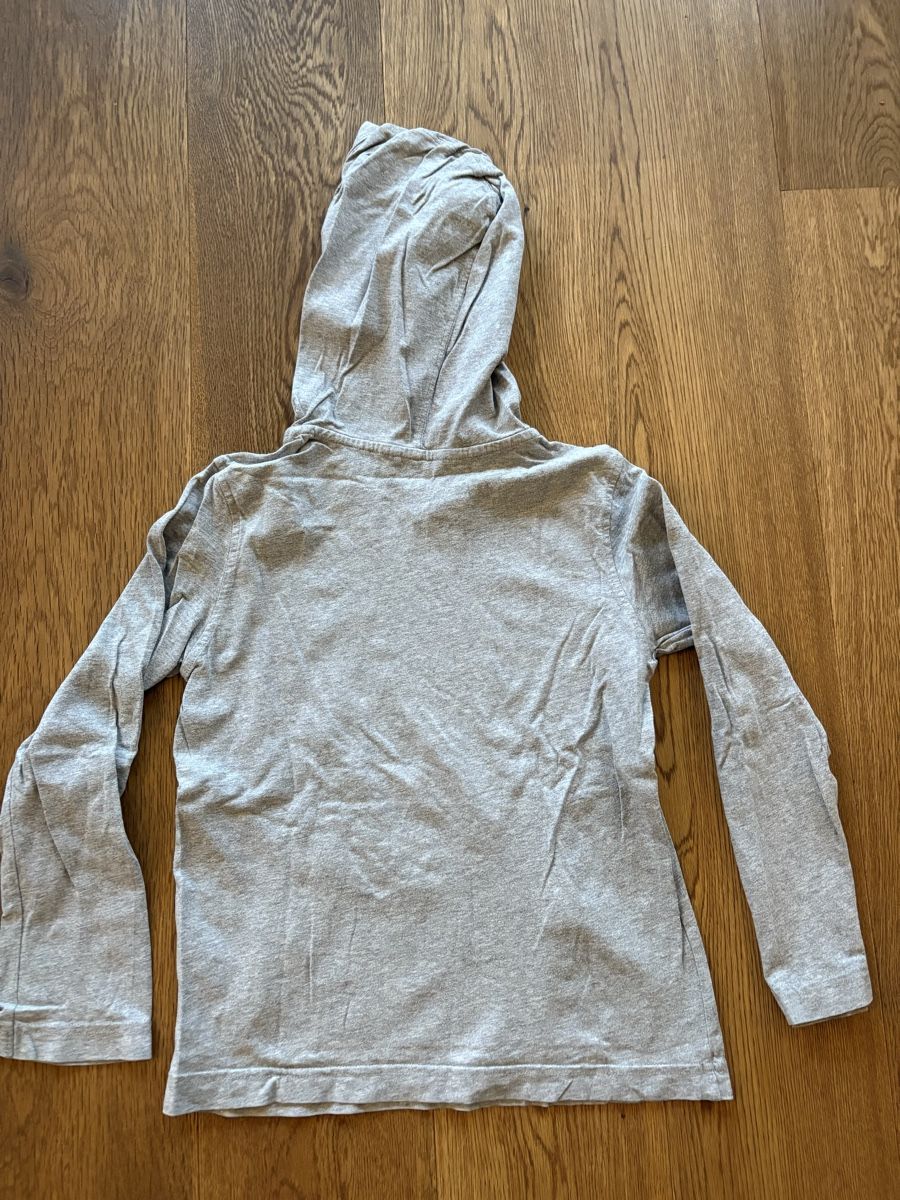 Sisley Pullover & Sweatshirts: Sisley Kapuzenpullover, 128 – Gebraucht aus Horgen von Rafnaf 2
