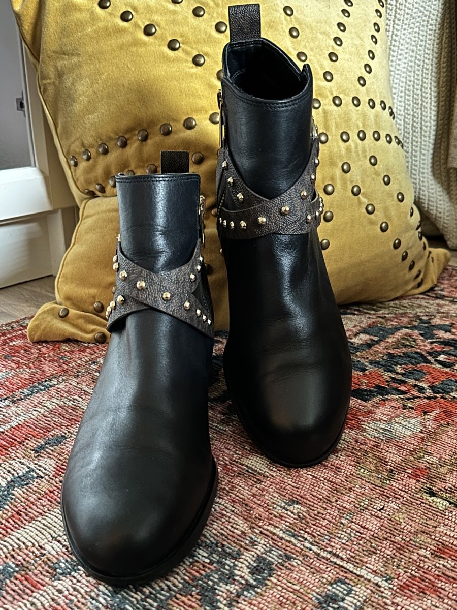 Michael Kors Damenschuhe: MICHAEL KORS leather studded logo ankle boots – Neu (gemäss Beschreibung) aus Wermatswil von Alkinoe 4