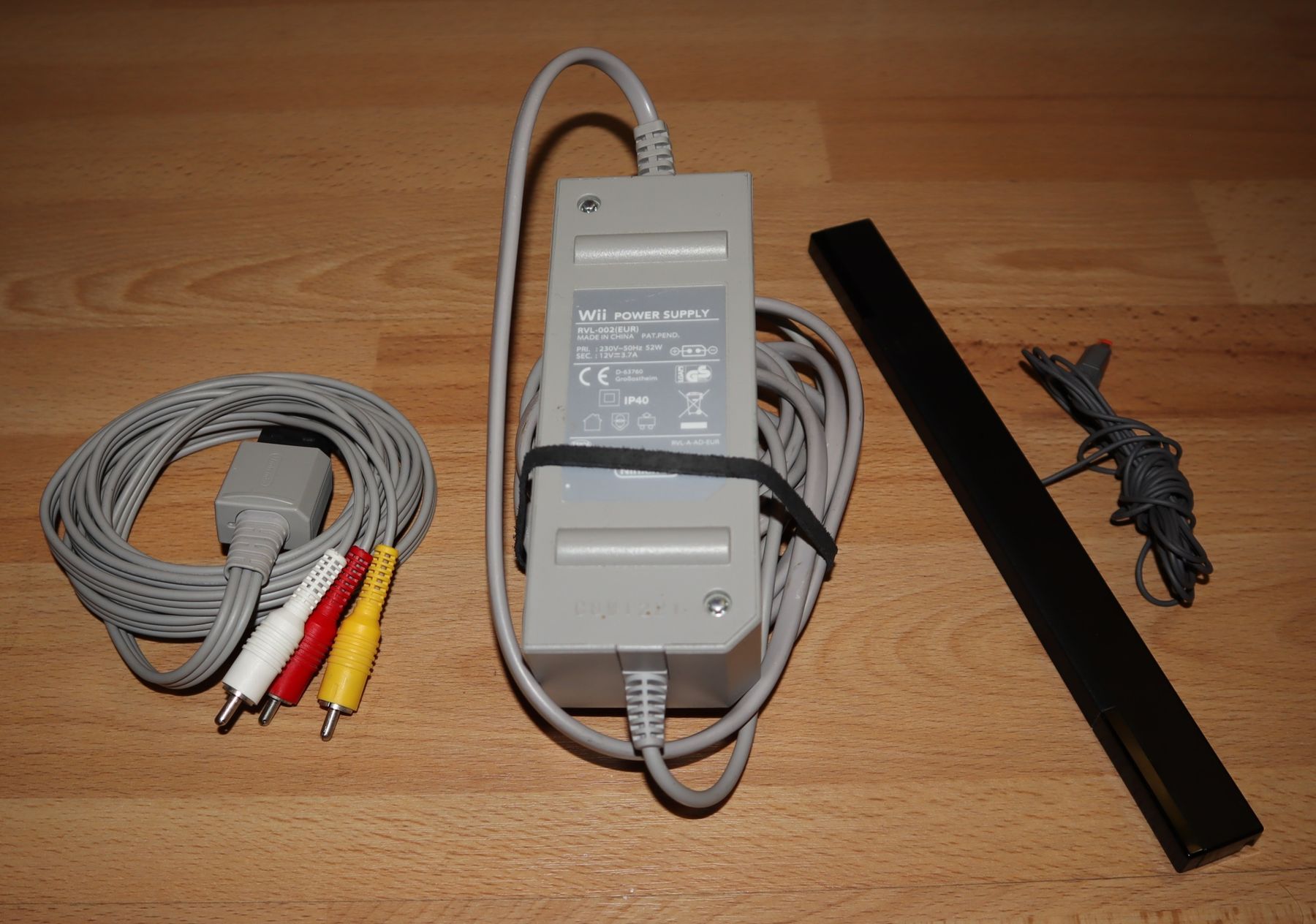 Nintendo Console: -- Nintendo Wii Konsole mit 2 Controller & 5 Games -- – Usato da Ochlenberg venduto da on3x 4