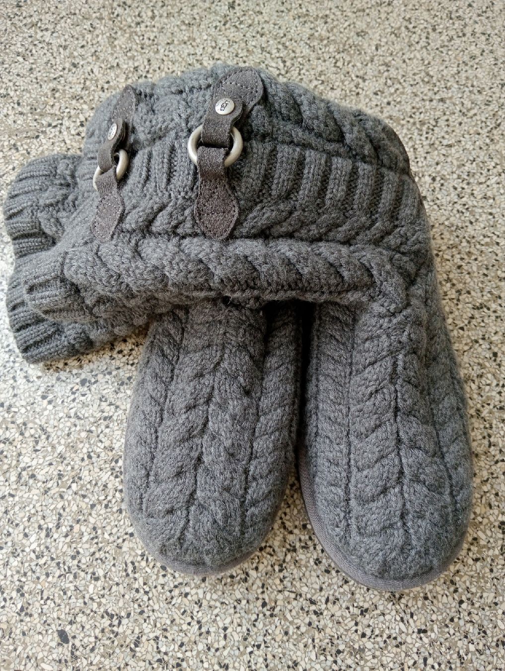 Ugg Scarpe da donna: UGG Tularosa Strick Echtes Lammfell & Wildleder Grau 38 38.5 – Usato da Allschwil venduto da Evgeniia78 2