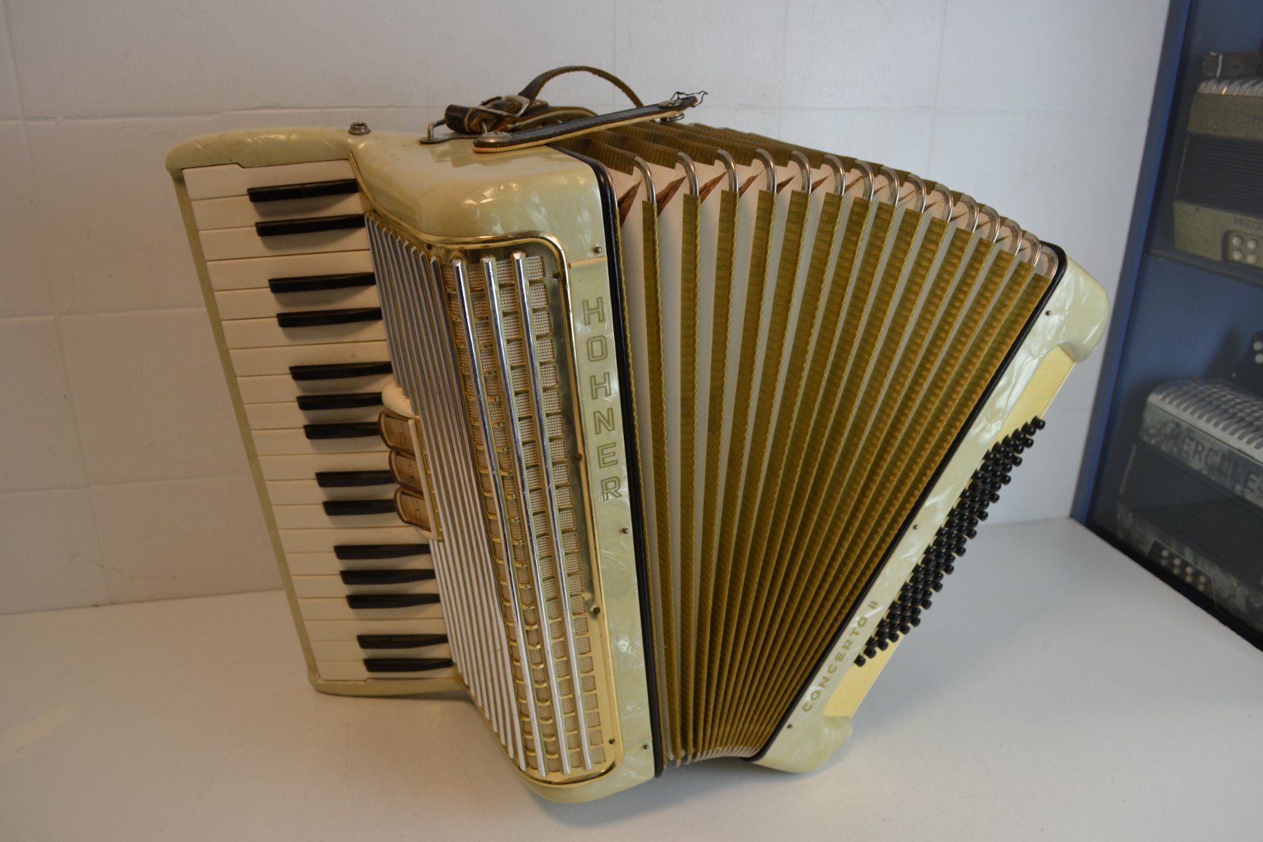 Hohner Musikinstrumente: Akkordeon chromatisch Hohner Concerto II – Gebraucht aus Zürich von baumusik 4