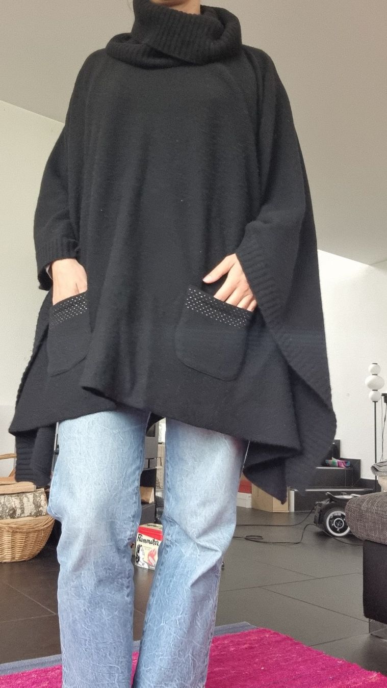 Altro in Moda donna: poncho Cape Onesize schwarz Wolle – Usato da Bad Zurzach venduto da Mfritzli