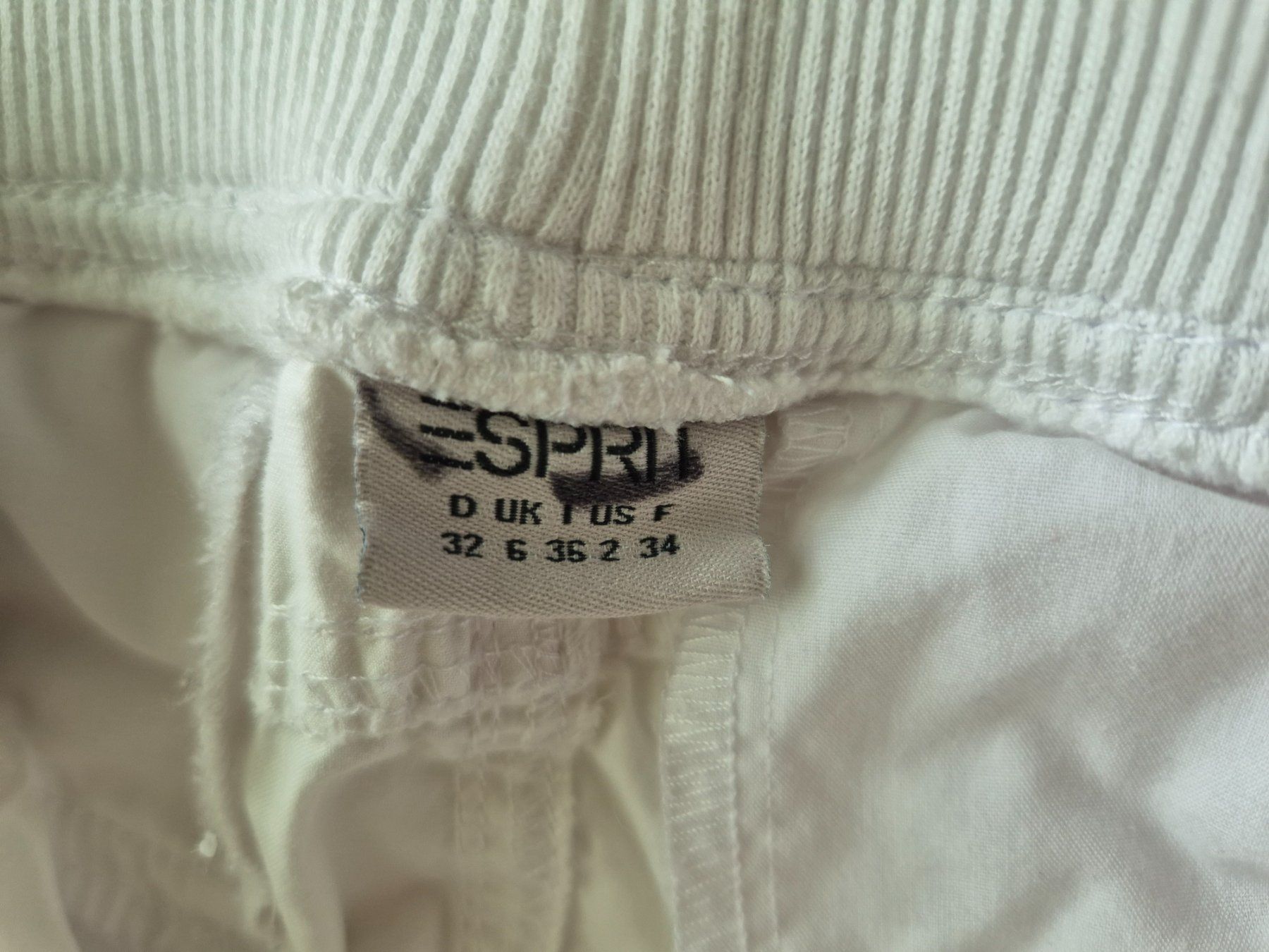 Esprit Pantaloni: ESPRIT Hose 36 – Usato da Oberentfelden venduto da Natallia. 2