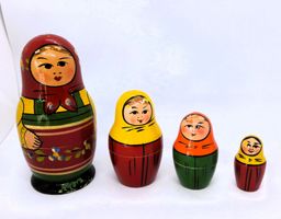 Matriochka Matrjoschka poupée russe 13 cm babouchka 4 Teile