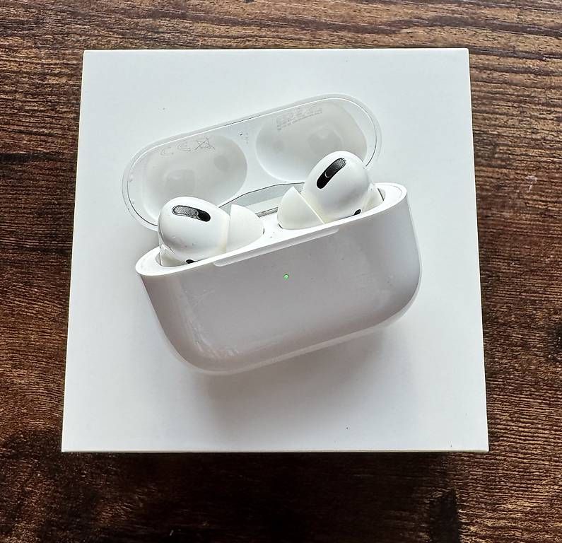 Cuffie: Apple AirPods Pro mit Wireless Charging Case – Usato da Rheinfelden venduto da Cimbom1919 1