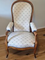 Adorable fauteuil ancien avec coussins assortis