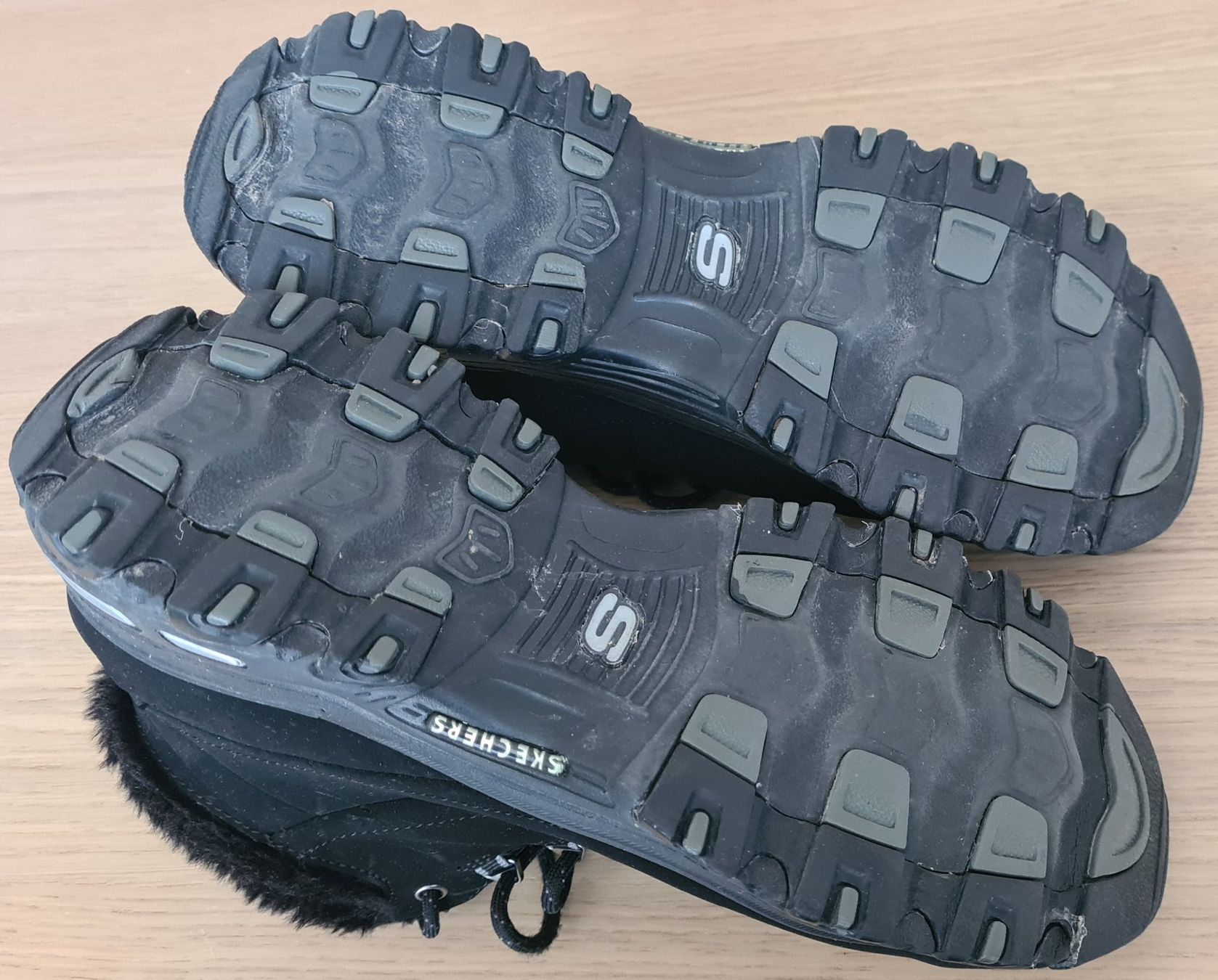 Scarpe da donna: Gefütterte Winterstiefel Gr 40 – Usato da Zürich venduto da Agios 2
