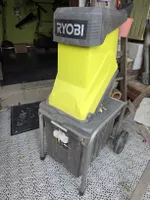 Gartenhäcksler Ryobi elektrisch. An Bastler