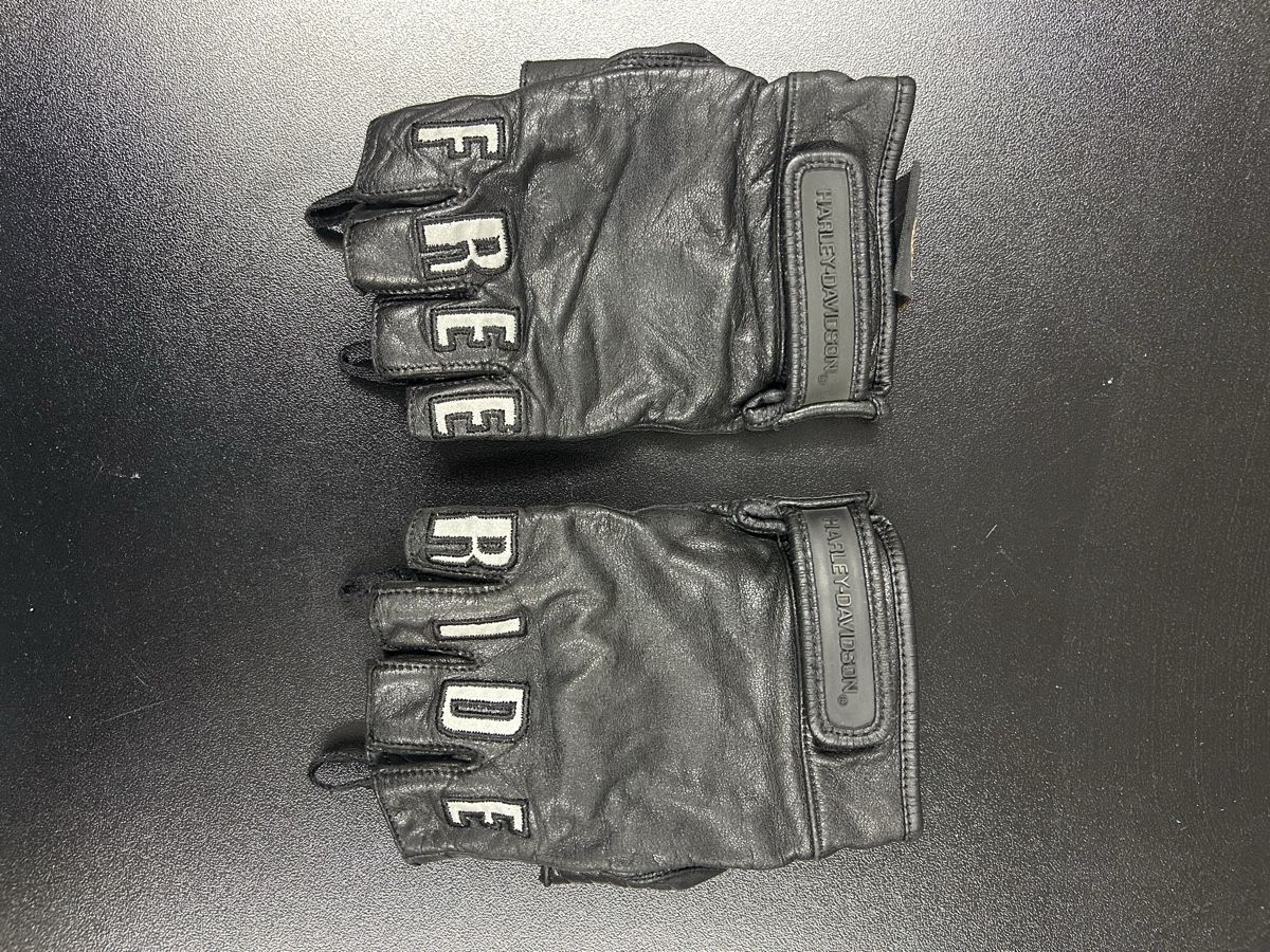 Harley-Davidson Guanti & manicotti: Fingerlose Harley Davidson Motorradhanschuhe – Usato da Münchenstein venduto da Cello30