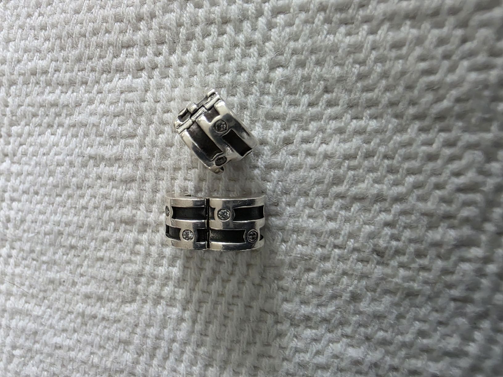 Pandora Ciondoli: 2 Pandora Clips  – Usato da Rikon im Tösstal venduto da Quimy68