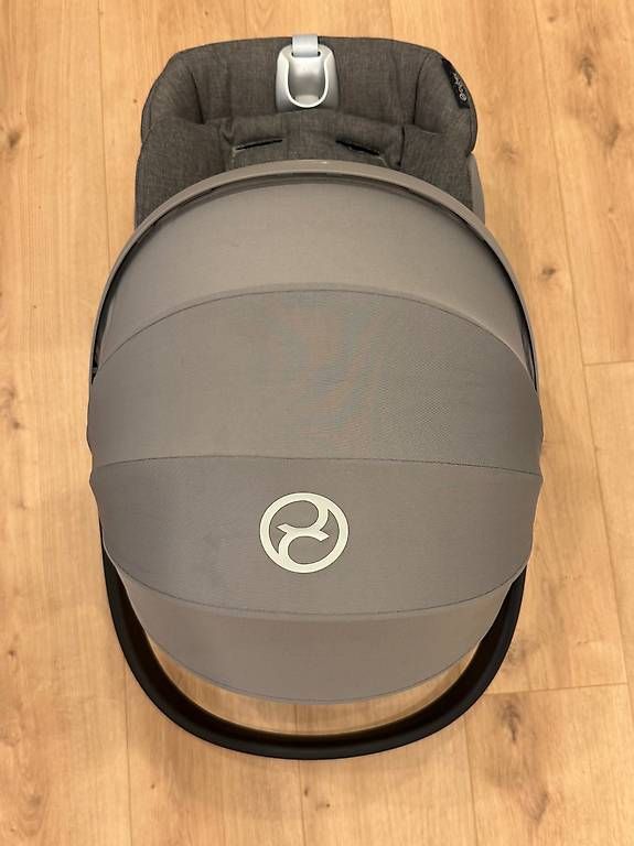 Seggiolini per auto: Cybex Babyschale und Base Cloud Z i-Size – Usato da Herrliberg venduto da sch_k2m9 3
