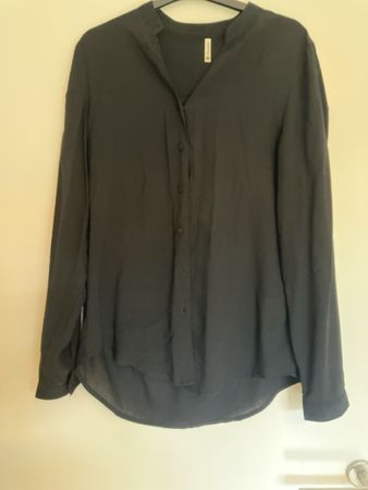 Kragenlose Bluse