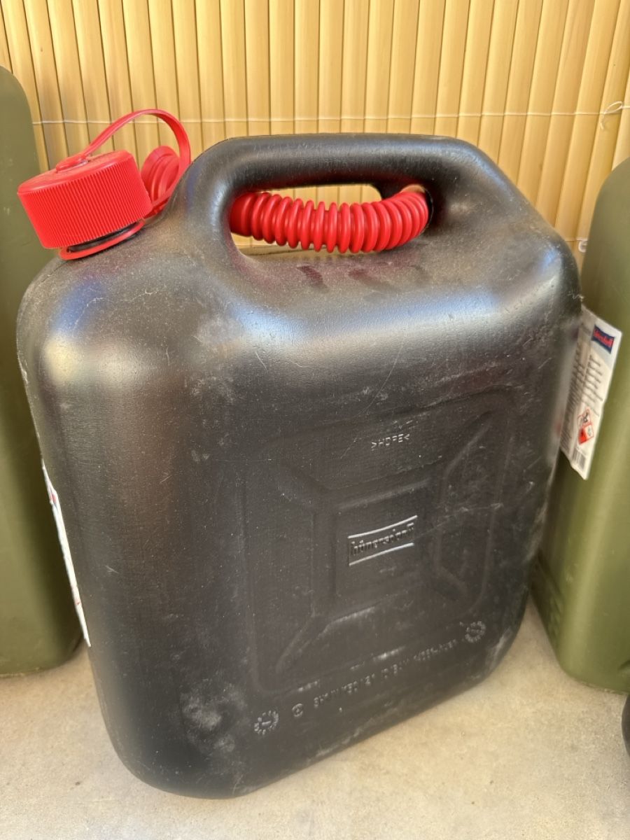 Benzinkanister: Jerrican 20l – Gebraucht aus Plasselb von val_6dkn