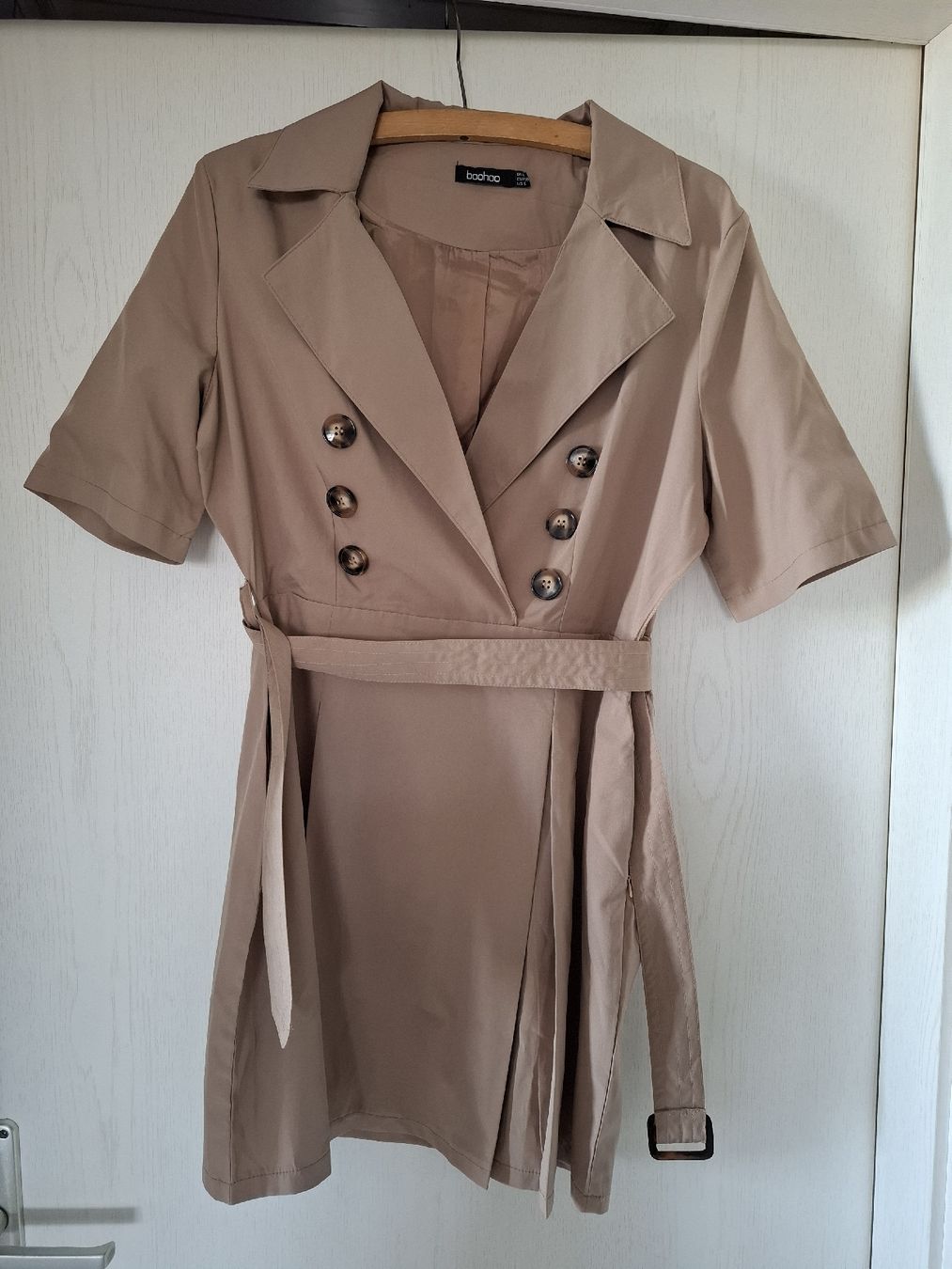 Vestiti: Robe courte ceintrée – Usato da La Chaux-de-Fonds venduto da emm_9r5v