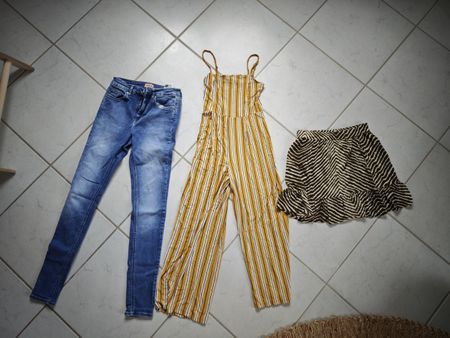 Kleiderpaket Grösse S: Jeans, Jumpsuit, Rock