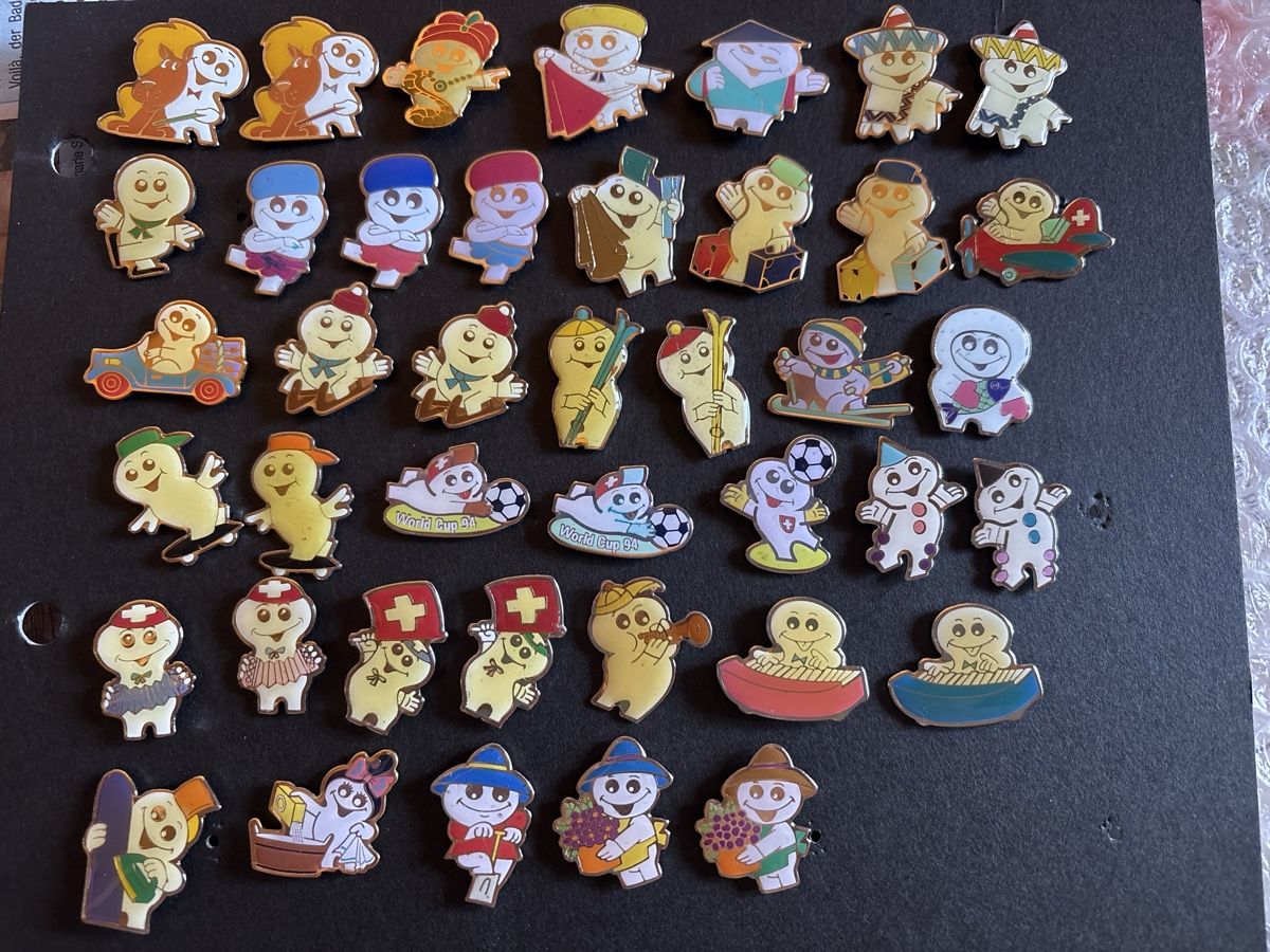 Maga Plaquettes & Badges: Pins Maga 41 Stück – D'occasion à Lützelflüh-Goldbach par NicoleL.