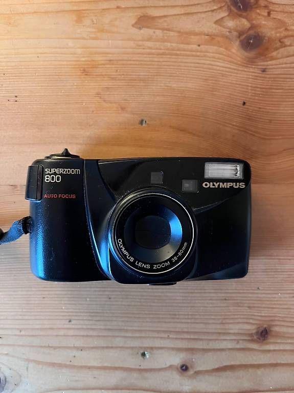 Fotocamera: Olympus Superzoom 800 Analog Kamera – Usato da Winterthur venduto da and_m82w