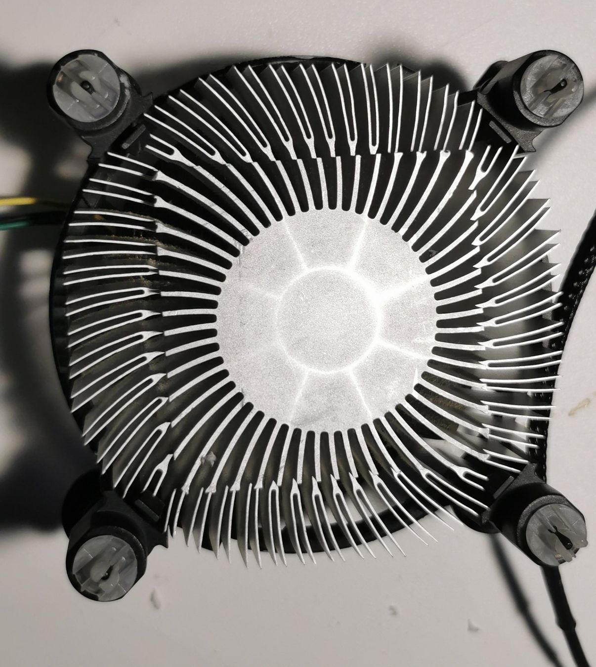 Intel Componenti elettronici: Intel CPU Kühler - Set mit 4 Stück – Usato da Oberwangen b. Bern venduto da Vittorio0 8